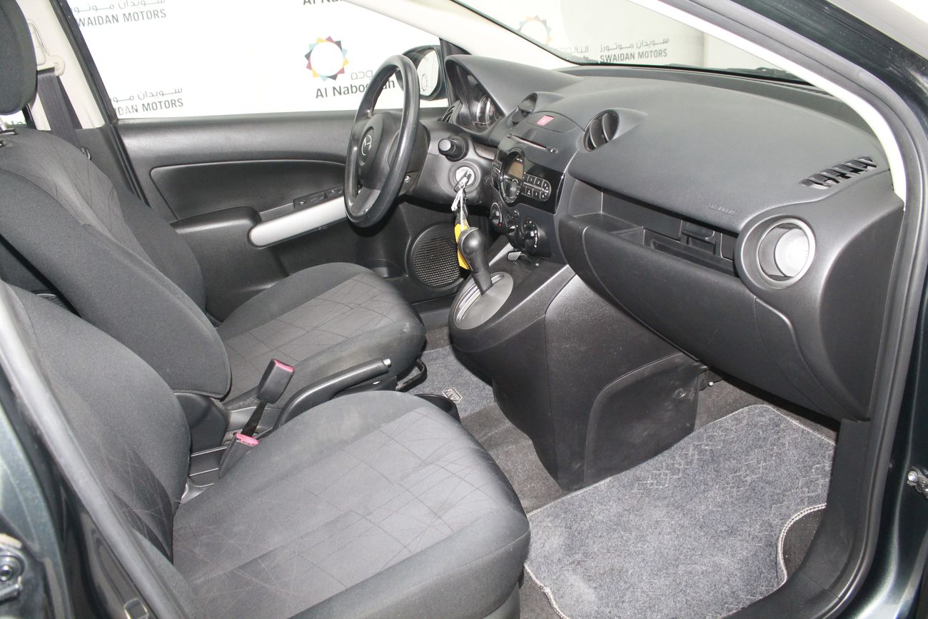 Mazda 2 1.5L 2015 MODEL WITH WARRANTY