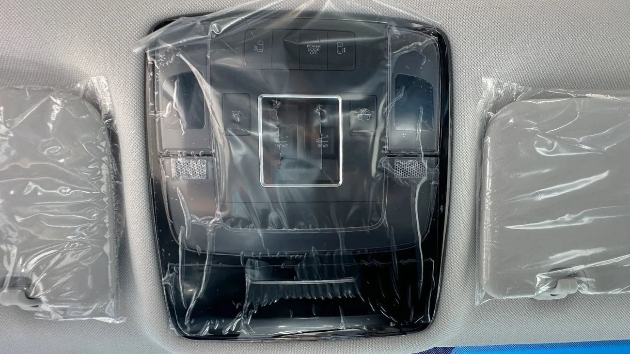 هيونداي ستاريا 3.5L 11 Seater Premier AT