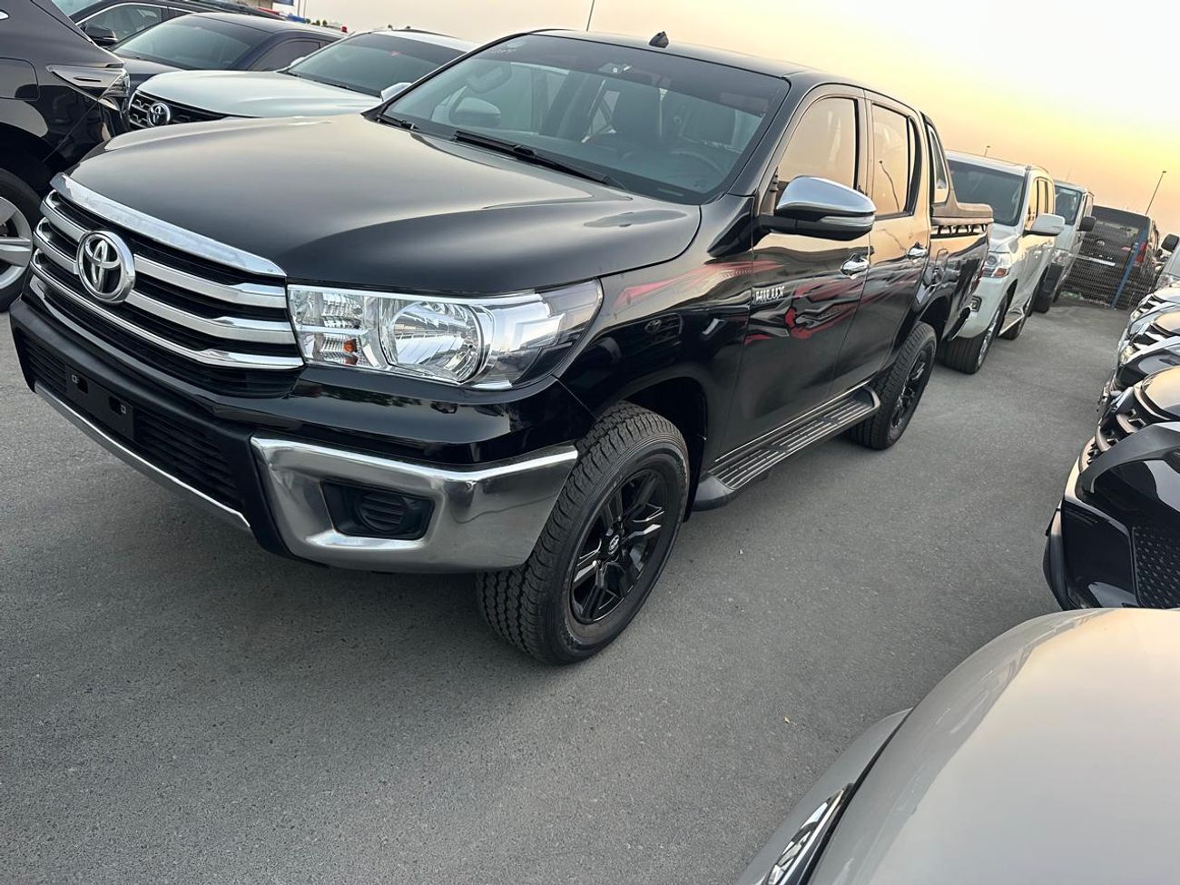 تويوتا هيلوكس GLX 2.7L Double Cab Utility A/T