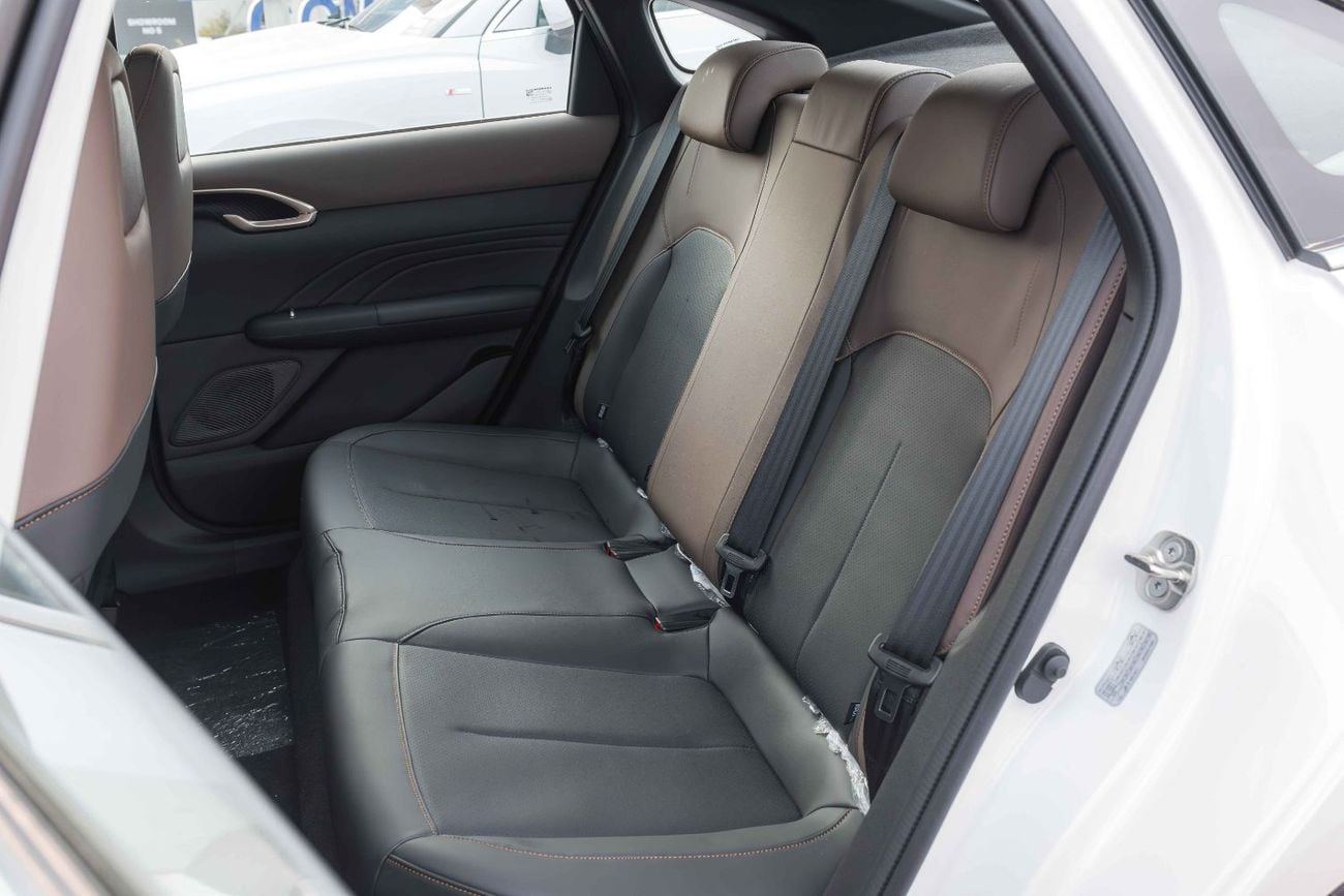 تشنجان ايادو بلس Changan EADO PLUS 1.5T 2025 (White&Black)