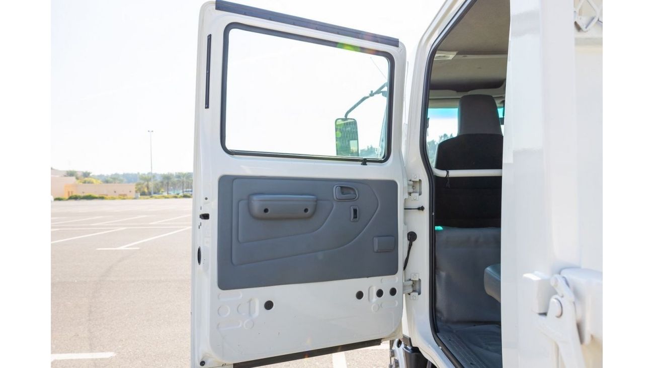 Hino 300 Series 614 2020 / Dual Cab 4.0L RWD / Diesel M/T with Rear AC / Like New Condition / GCC Specs