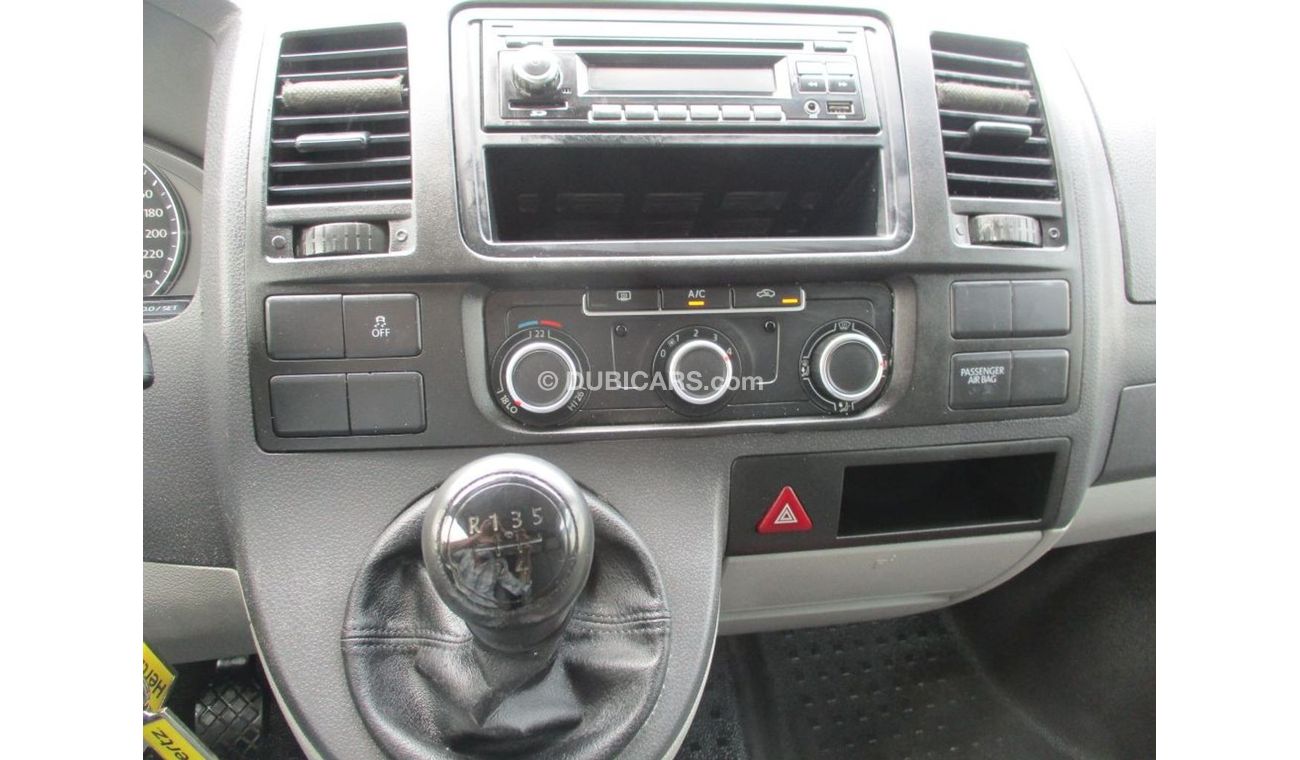 فولكس واجن T5 ترانسبورتر فولكس واجن ترانسبوتر فان بحاله ممتازه 2015 بدون حوادث