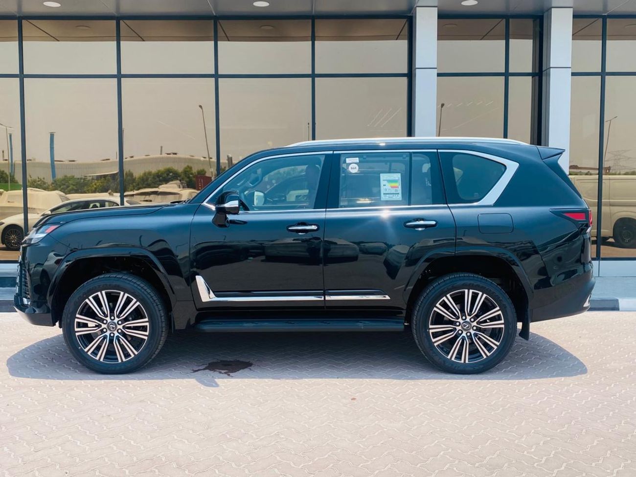 لكزس LX 700h Signature