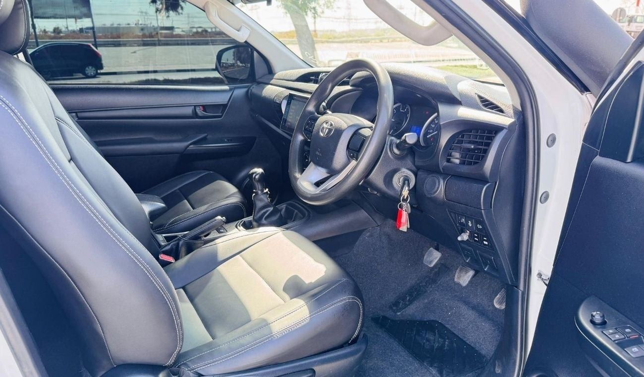 Toyota Hilux SMART CAB | RHD | 2.8L DIESEL ENGINE | MANUAL TRANSMISSION | 2016 | PREMIUM BULL BAR | AIR SNORKEL