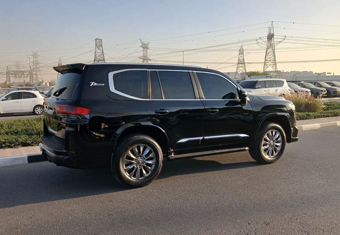 تويوتا لاند كروزر Toyota landcruise 2019Model 4.0 v6 petrol Engine Colour Black push start Transmission Automatic Inte