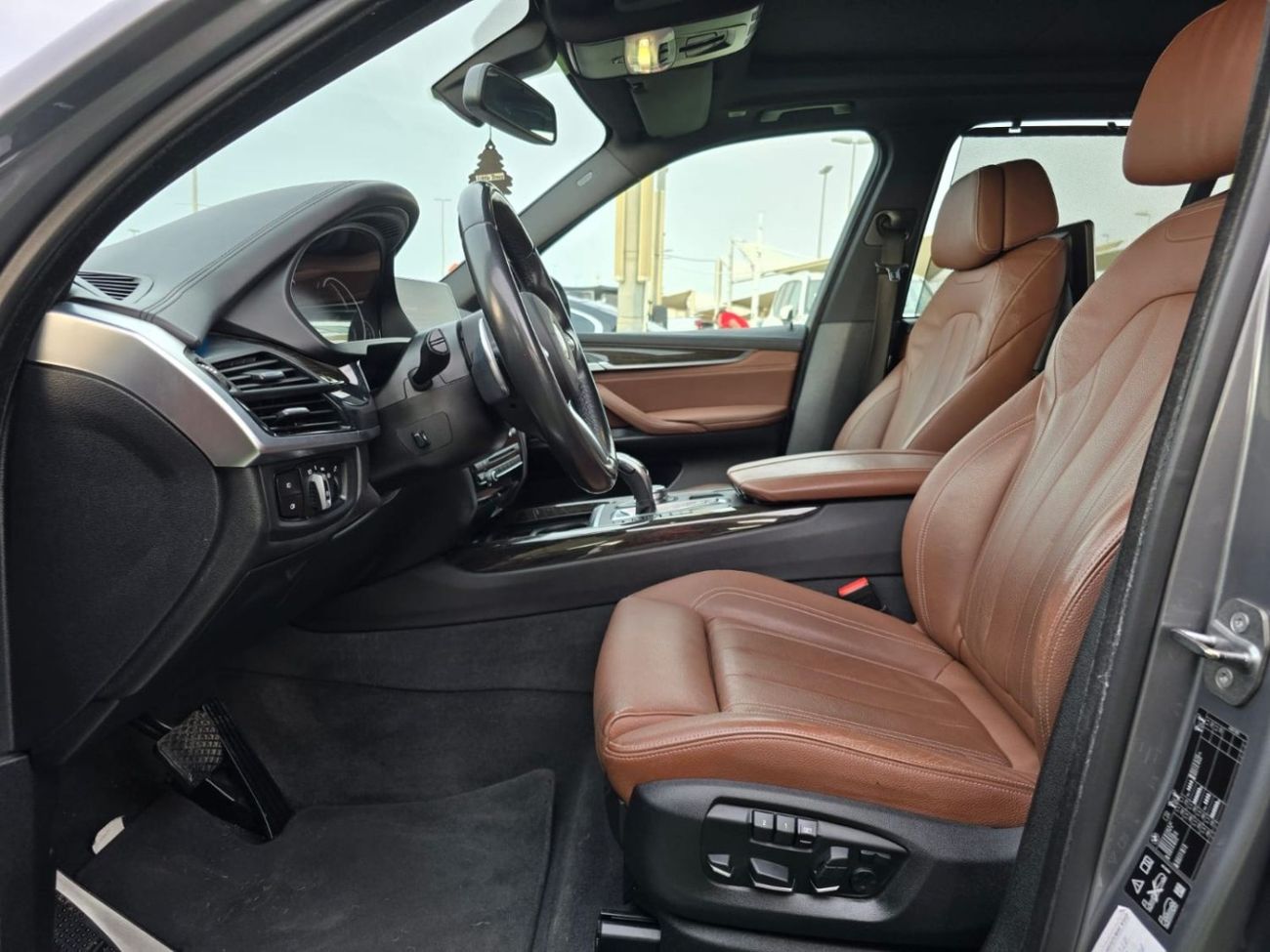 BMW X5 50i Luxury 4.4L (7 Seater) BMW X5 50i 2017 GCC V8 engine 4.4L clean car no any work required availab