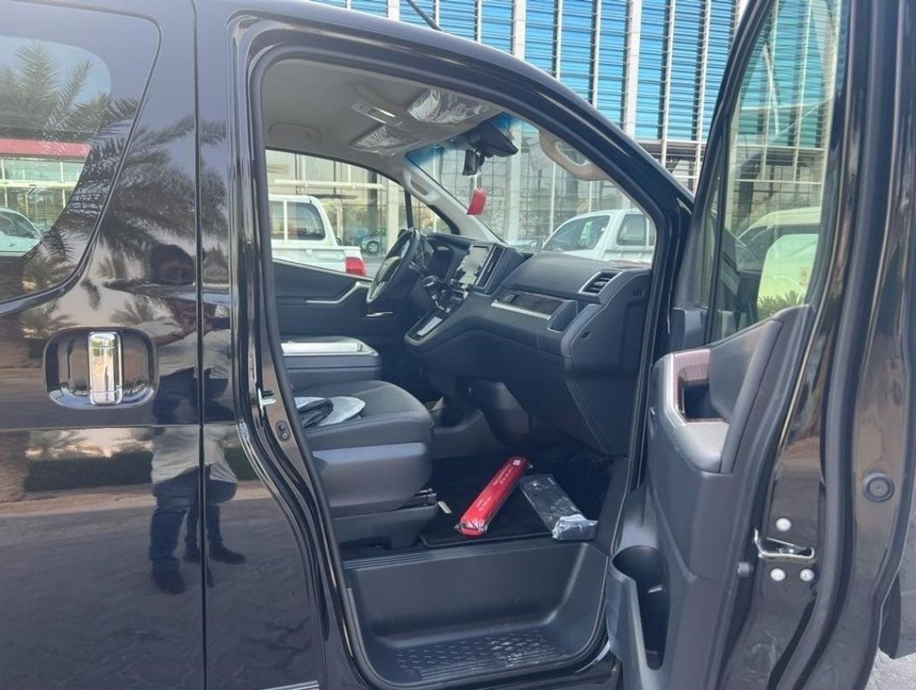 تويوتا جرافينا Premium - 3.5L Petrol Auto Black - Full Options