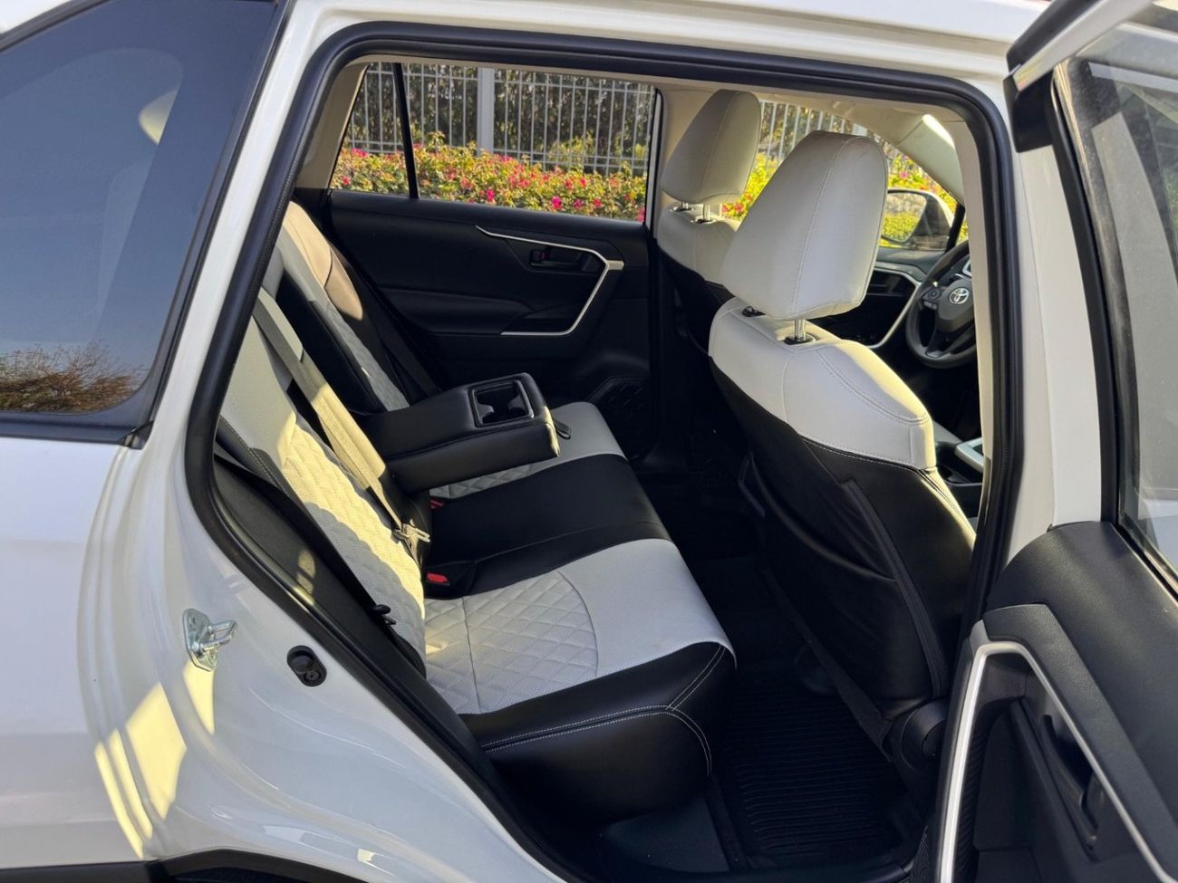 Toyota RAV4 2019 LE 4x4 LEATHER SEATS US SPEC