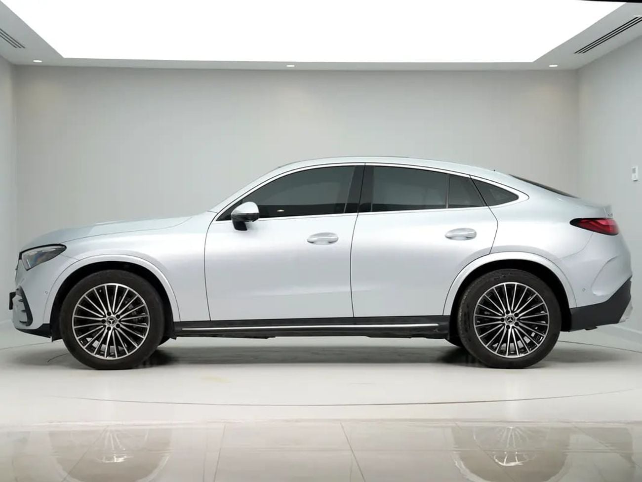 مرسيدس بنز GLC 300 4MATIC - Korean Specs - Brand Condition