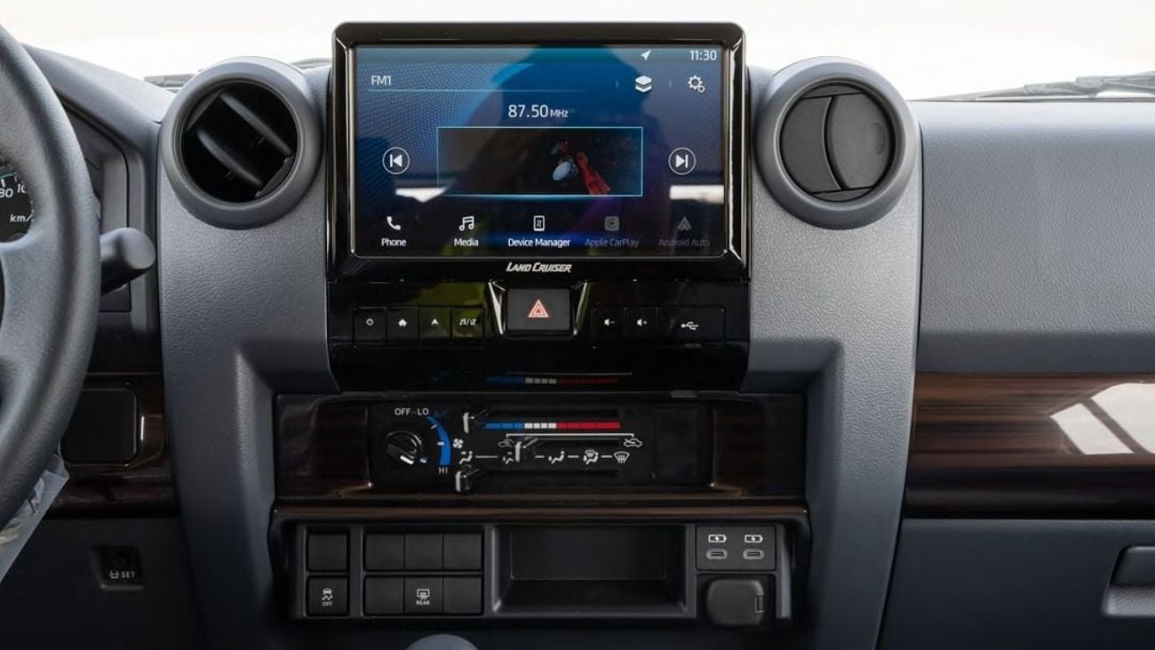 Toyota Land Cruiser 70 LC76 4.0 MT mid option 2025