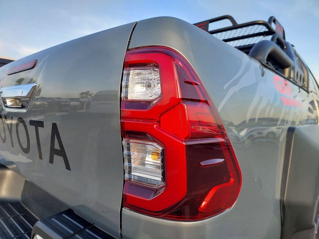 تويوتا هيلوكس TOYOTA HILUX PICKUP RHD 2022 MODEL 2.8 L DIESEL AUTOMATIC(PM77151)