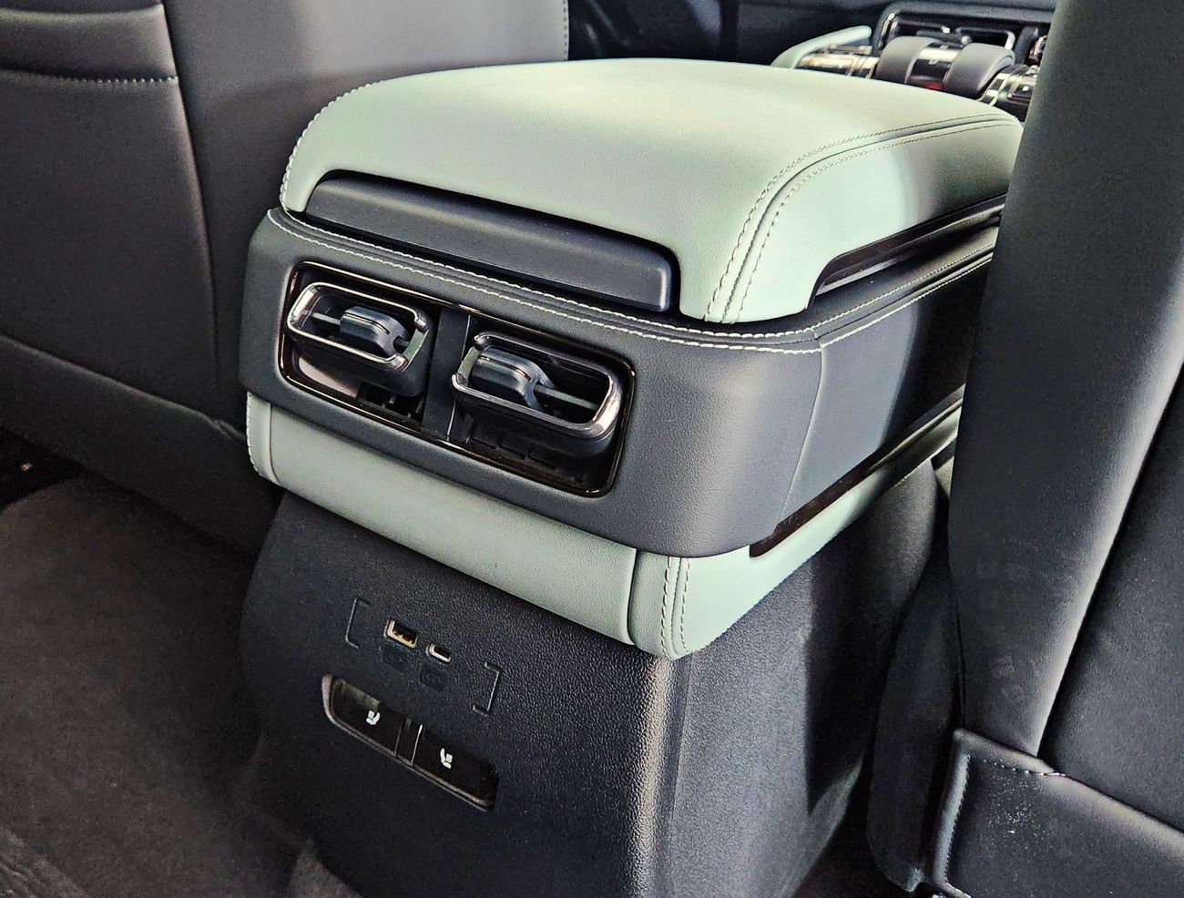 BYD Leopard 5 Plug in hybrid - 1.5L - 670 hp - premium colour FOR EXPORT ONLY