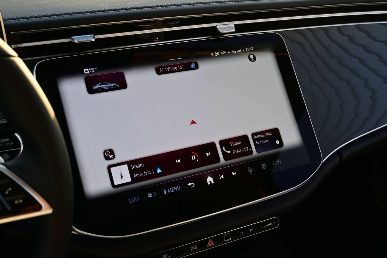 Mercedes-Benz E200 Mercedes-Benz E200 2.0L Turbo + Mild Hybrid Color Black Model 2025