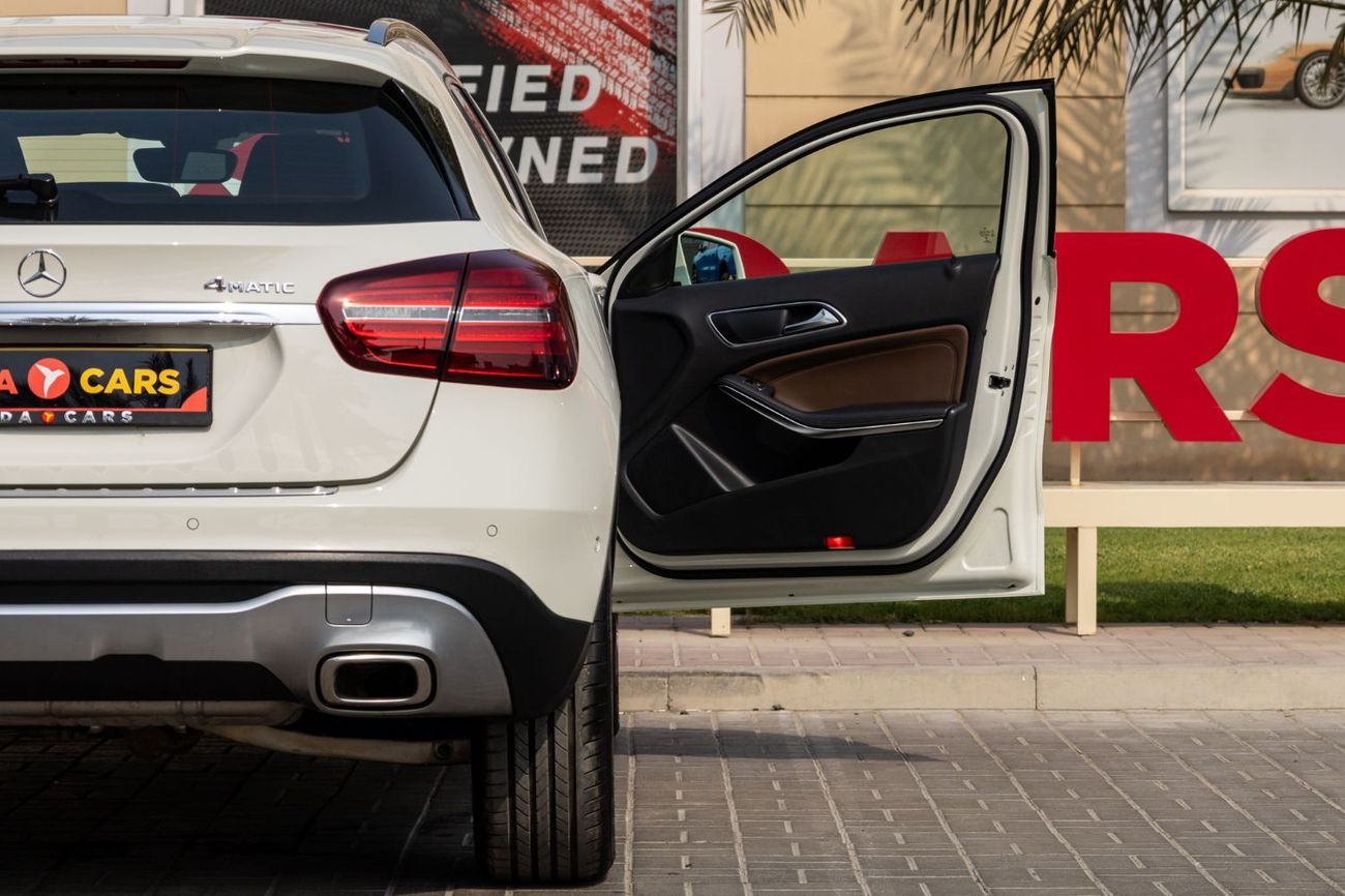 Mercedes-Benz GLA 250 Std 2.0L (211 HP)