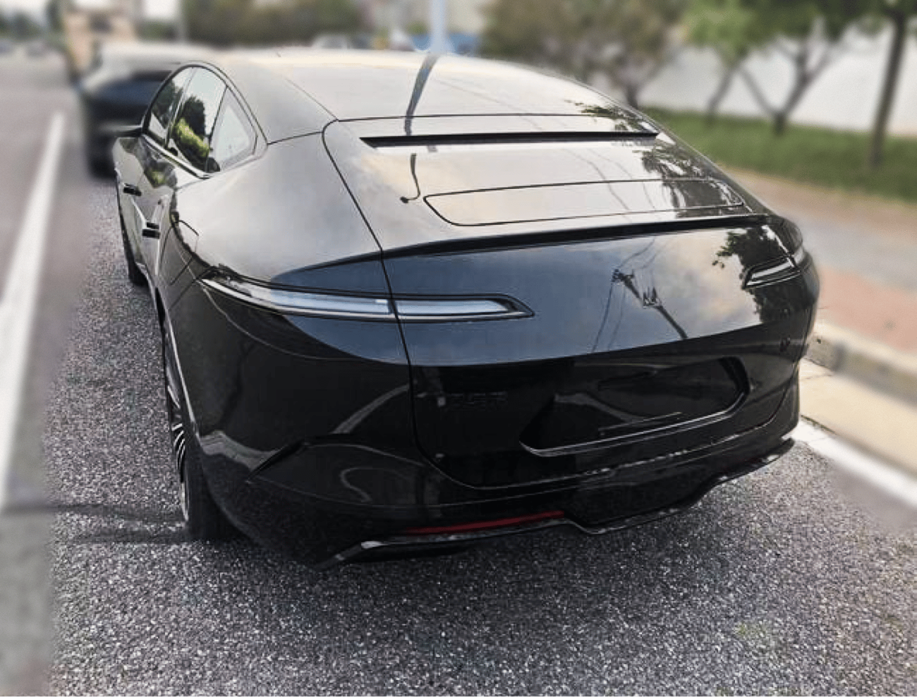 Avatr 12 ULTRA BATTERY & PETROL RANGE:1155 KM PER CHARGE HYDRAULIC 4WD BREMBO BRAKES