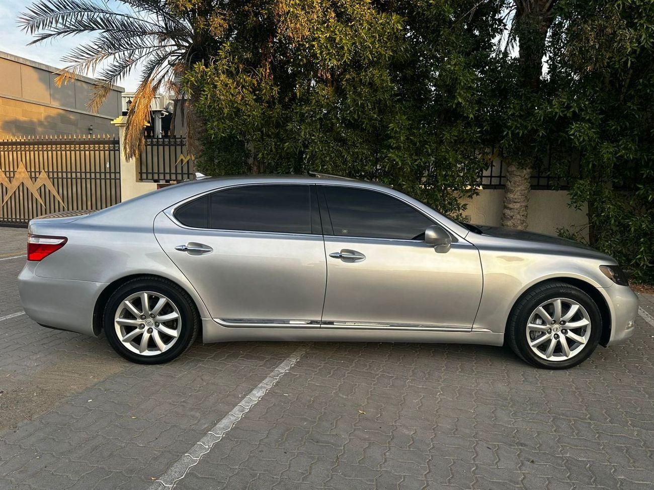 Lexus LS460 Lexus LS460L Model: 2007 Mileage: 180,000 miles Price: 22,000 dirhams Come to America Full option No