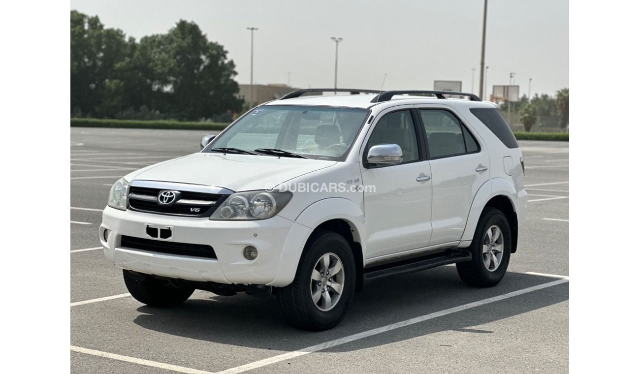 Toyota Fortuner MODEL 2008 GCC CAR PERFECT CONDITION INSIDE AND OUTSIDE FULL OPTION 4 wheel drive