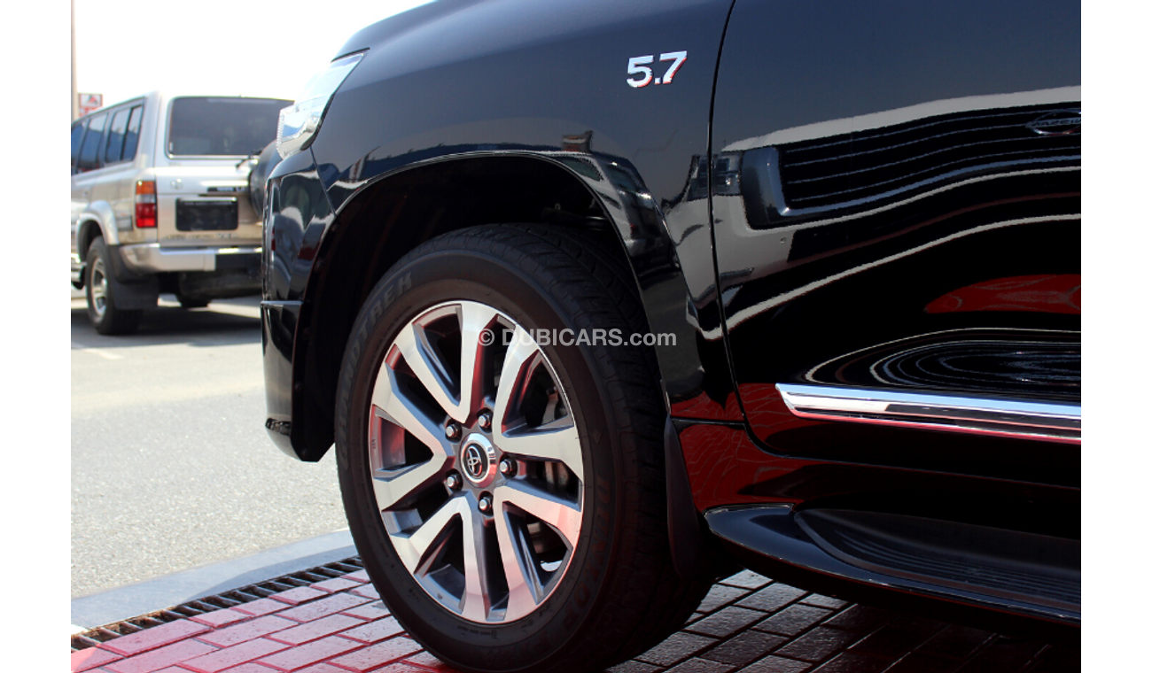 تويوتا لاند كروزر (2019) VXR V8 5.7, GCC, UNDER WARRANTY FROM LOCAL DEALER