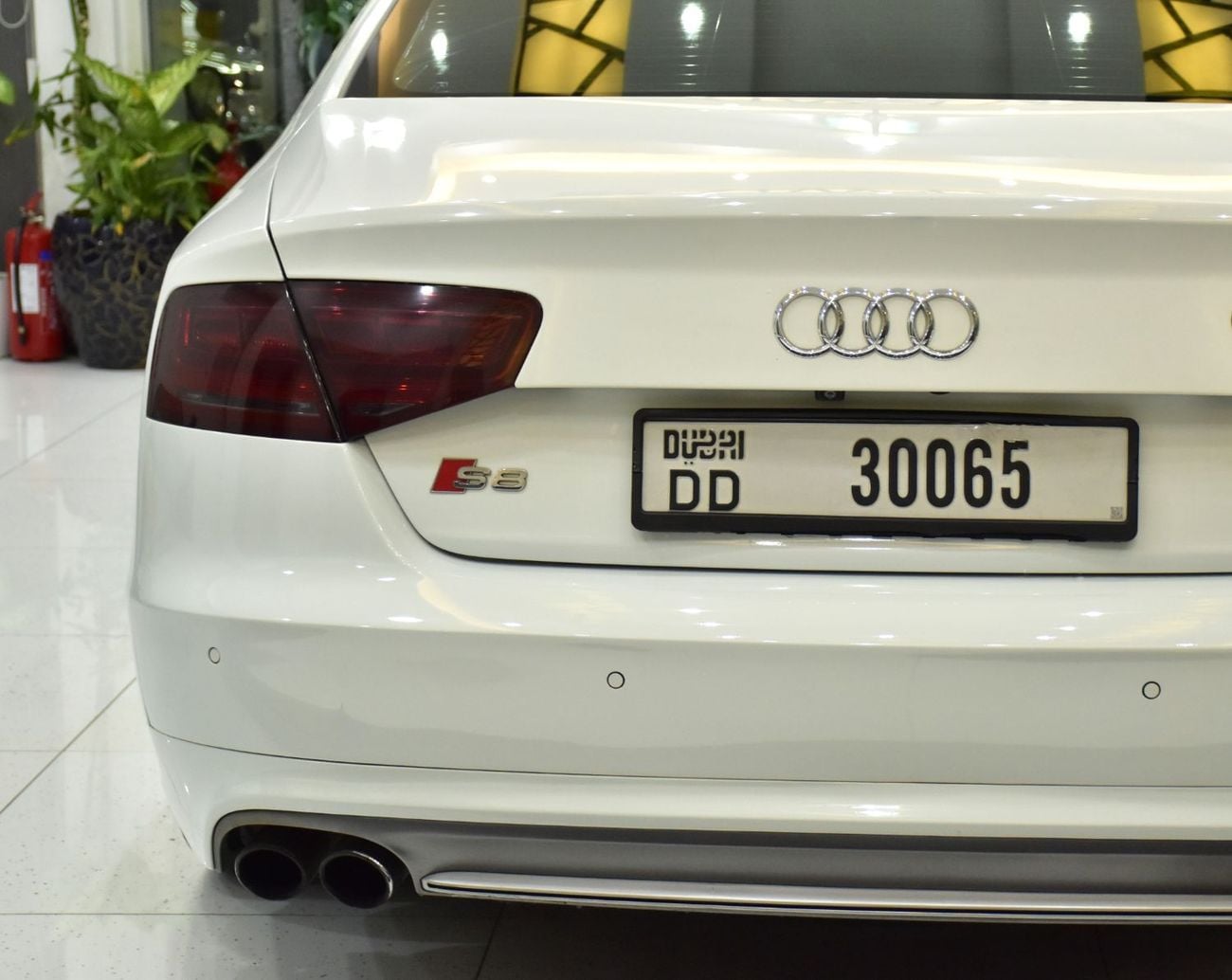 أودي S8 EXCELLENT DEAL for our Audi S8 TFSi ( 2013 Model ) in White Color Korean Specs