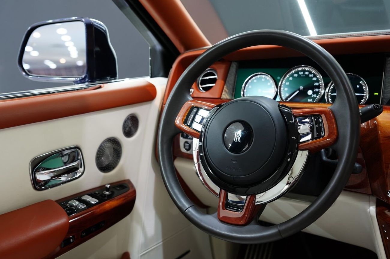 Rolls Royce Phantom Standard 2022 Rolls-Royce Phantom, Two-Tone, Illuminated Spirit of Ecstasy, Rear Screens, Dealer Warranty!!