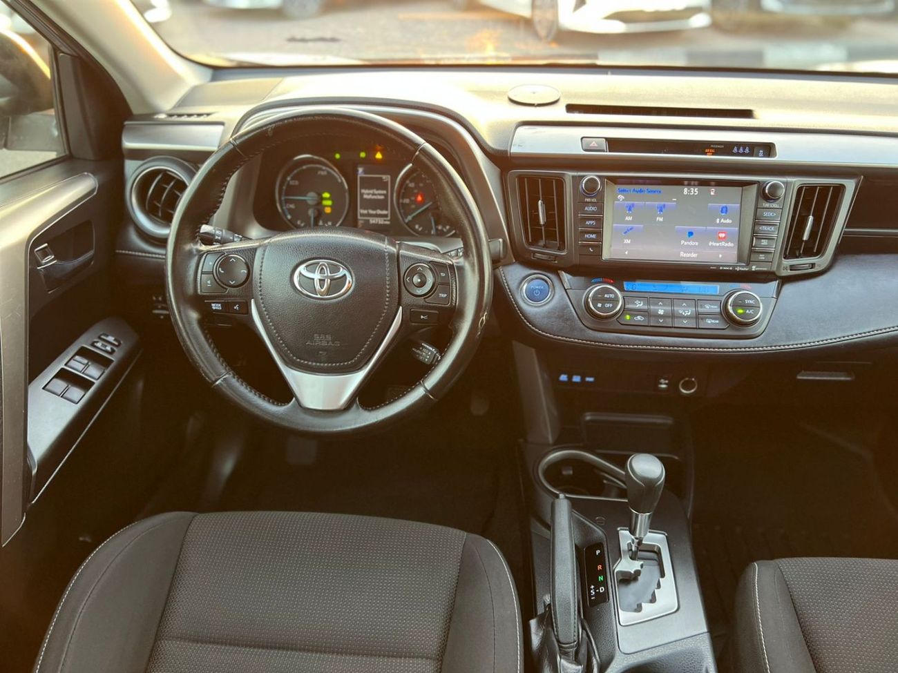 Toyota RAV4 2018 Toyota RAV4 Hybrid XLE – Full Option – 2.5L V4 – AWD 4x4 – Sunroof –