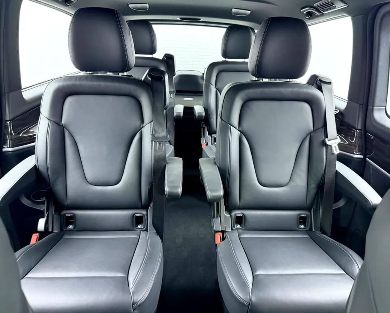 Mercedes Benz V 250 V 220 d 4Matic, Warranty, Full Service History, Fully Loaded, GCC