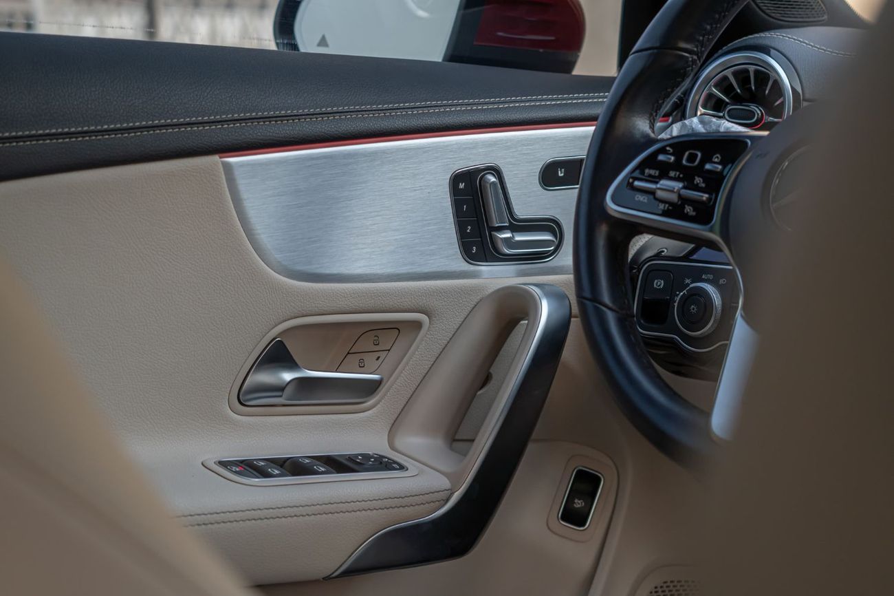 Mercedes-Benz CLA 250 Std 2.0L (221 HP)