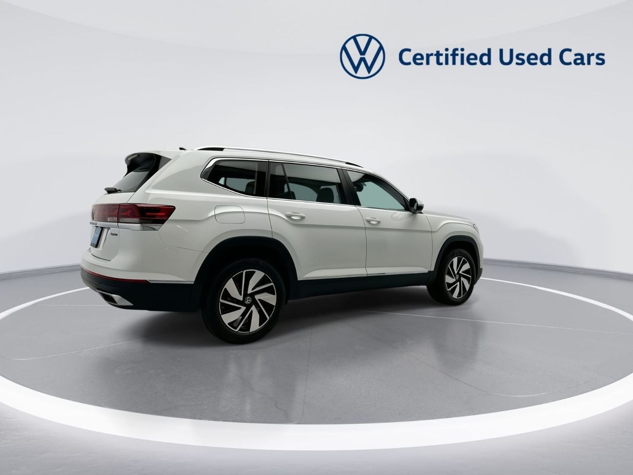 Volkswagen Teramont R-Line 3.6L R-Line 2L (Ref#40231) / 30,100 AED SAVINGS from New Car
