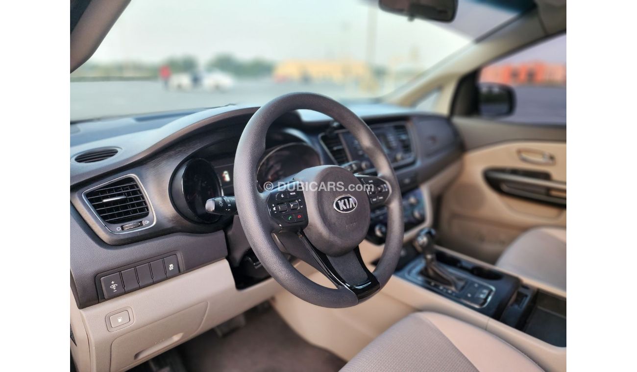 كيا سيدونا V6