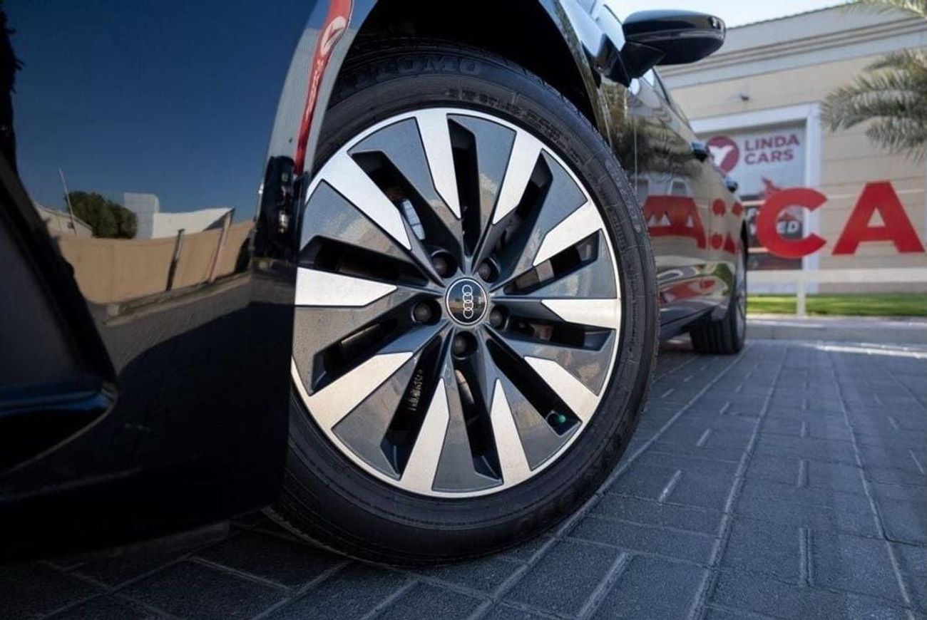 أودي A6 40 TFSI 2.0L Audi A6 40TFSI 2022 GCC under Warranty with Flexible Down-Payment.