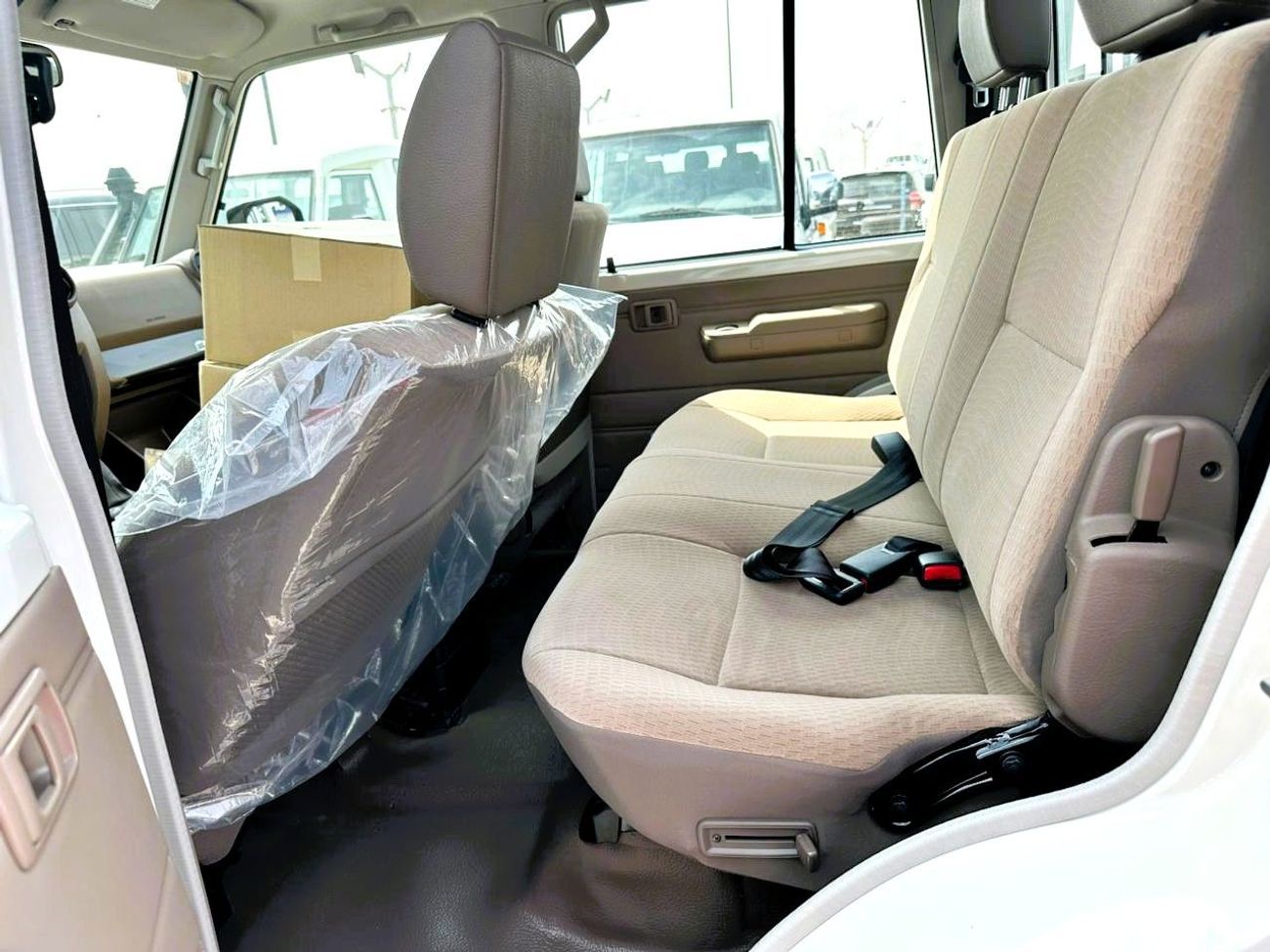 Toyota Land Cruiser Pick Up Toyota LC Pickup 4WD 2.8L 2025 AT DC White Diesel (Export Only)