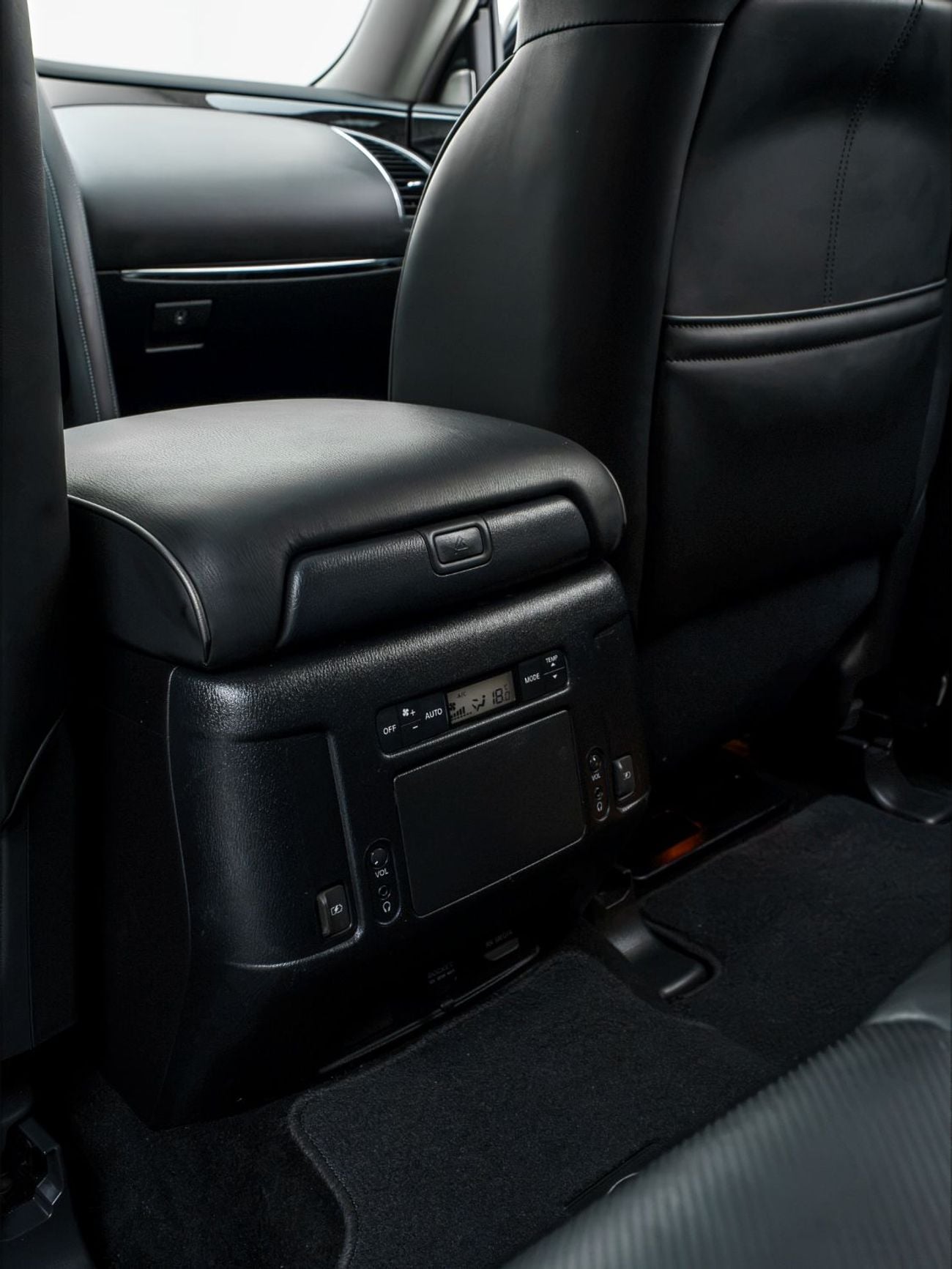 إنفينيتي QX80 LUXE SENSORY PROACTIVE