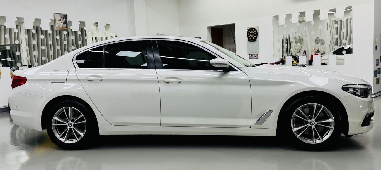 بي أم دبليو 520i Std 2.0L