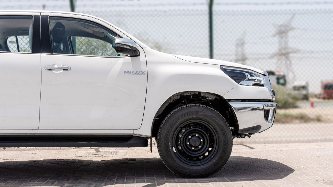 Toyota Hilux 2026 Toyota Hilux 2.4L MT Diesel DC (White-Black)