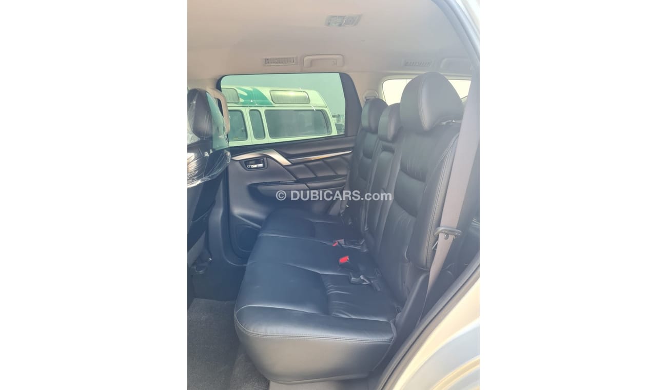 ميتسوبيشي مونتيرو Full option clean car