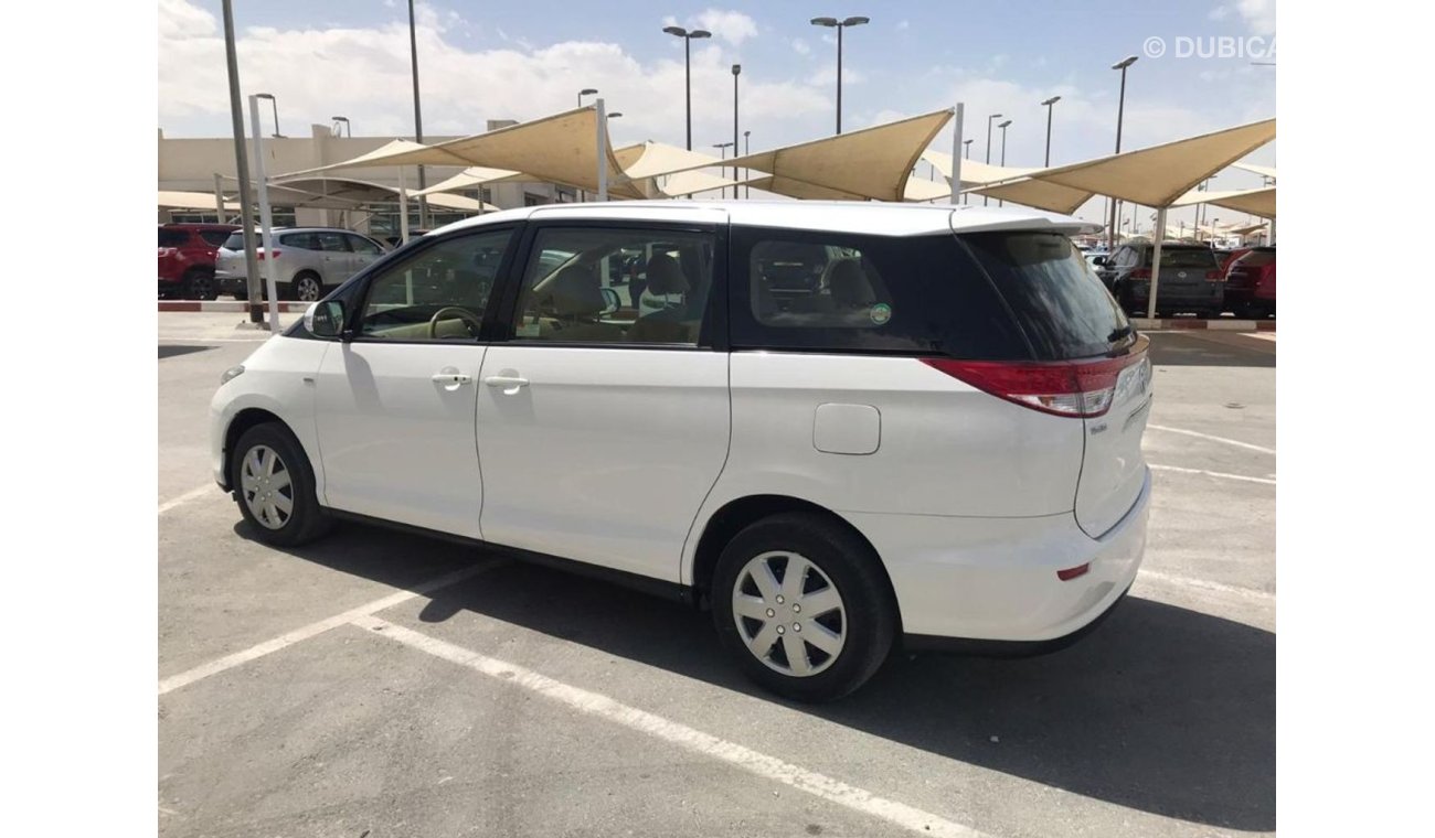 Toyota Previa Toyota previa 2015 gcc SE very celen car for sale