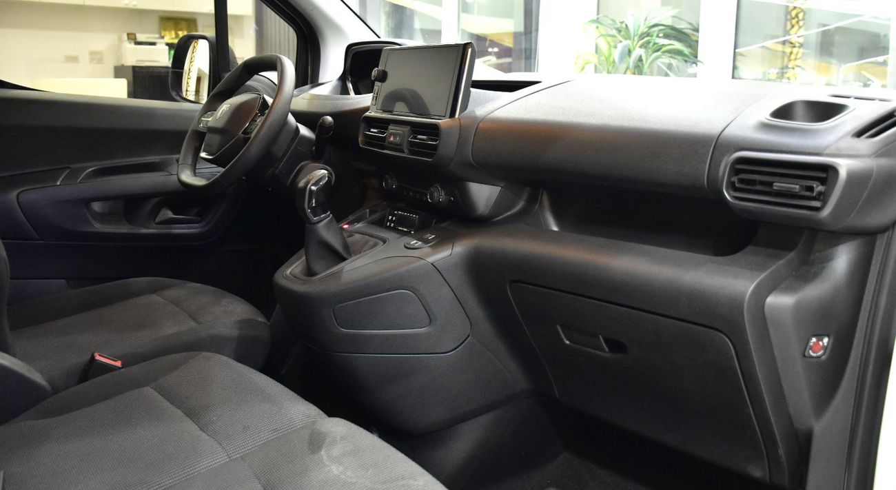 بيجو بارتنر EXCELLENT DEAL for our Peugeot Partner Chiller ( 2025 Model ) in White Color GCC Specs