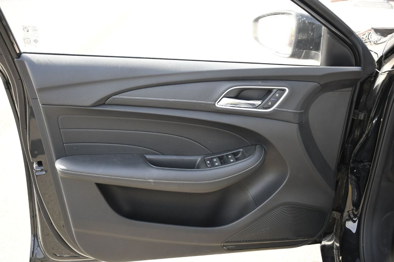 MG 5 2025 MG 5 1.5L Deluxe Edition is the top-tier variant