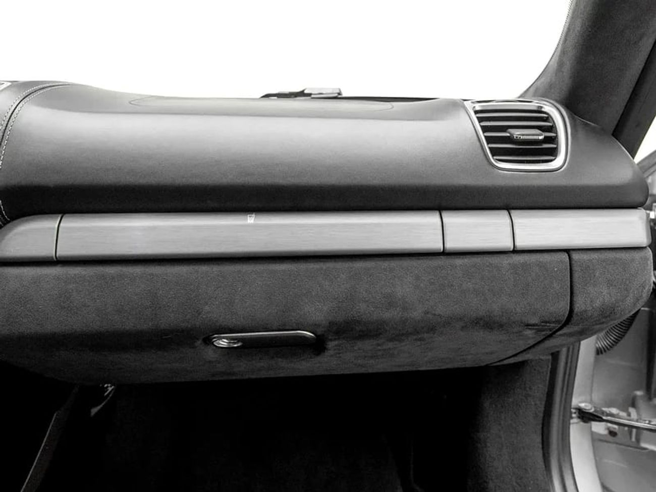 بورش كايمان 718 GT4 4.0L (420 HP) M/T