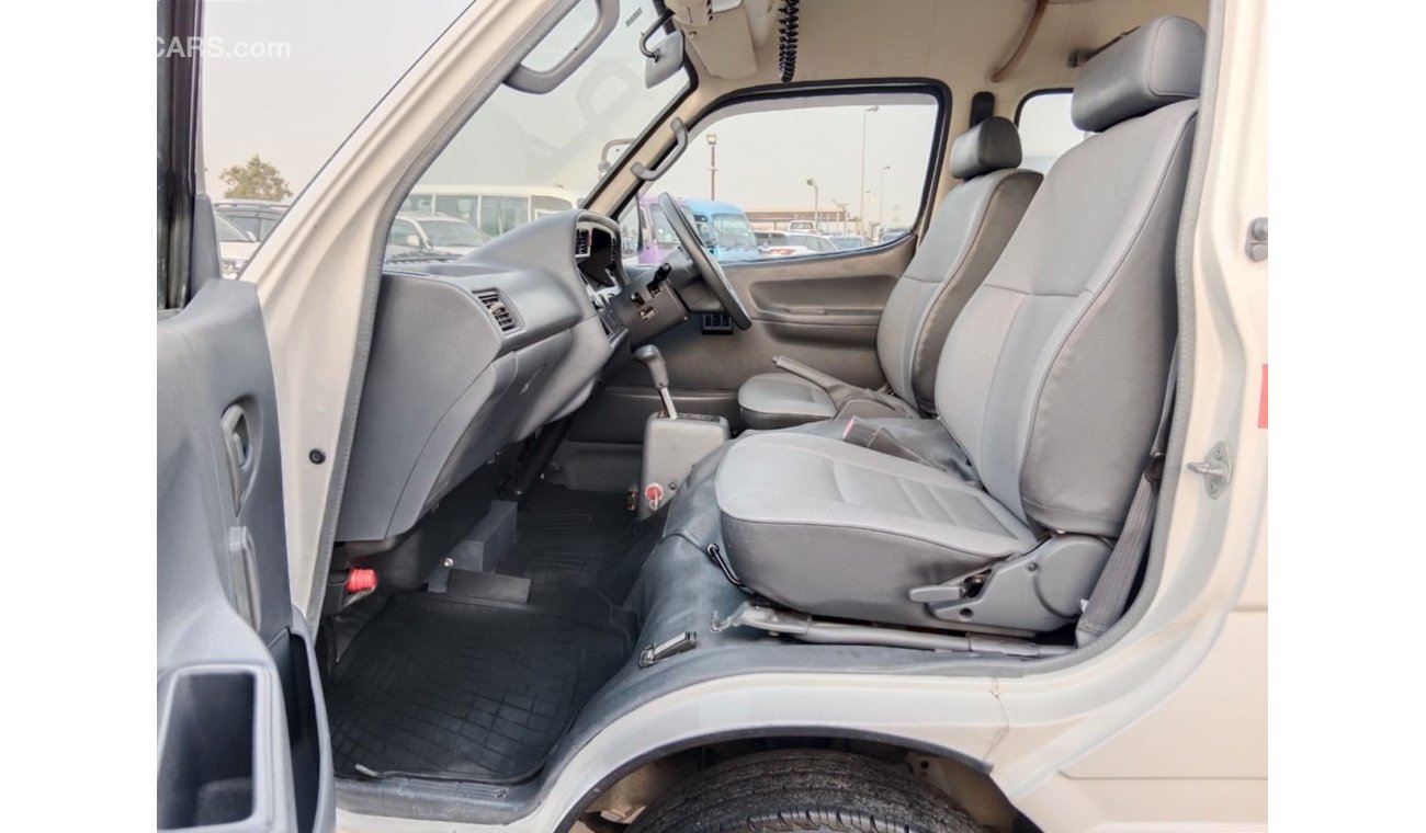 Toyota Hiace TOYOTA HIACE AMBULANCE RIGHT HAND DRIVE  (PM1534)