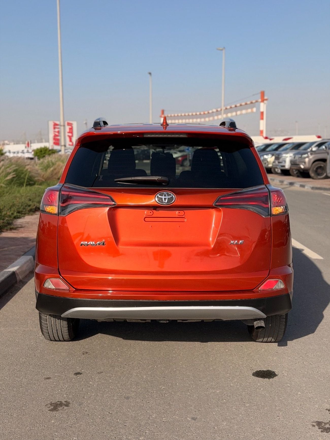 تويوتا راف ٤ XLE 2.5L sunroof, leather seats full option