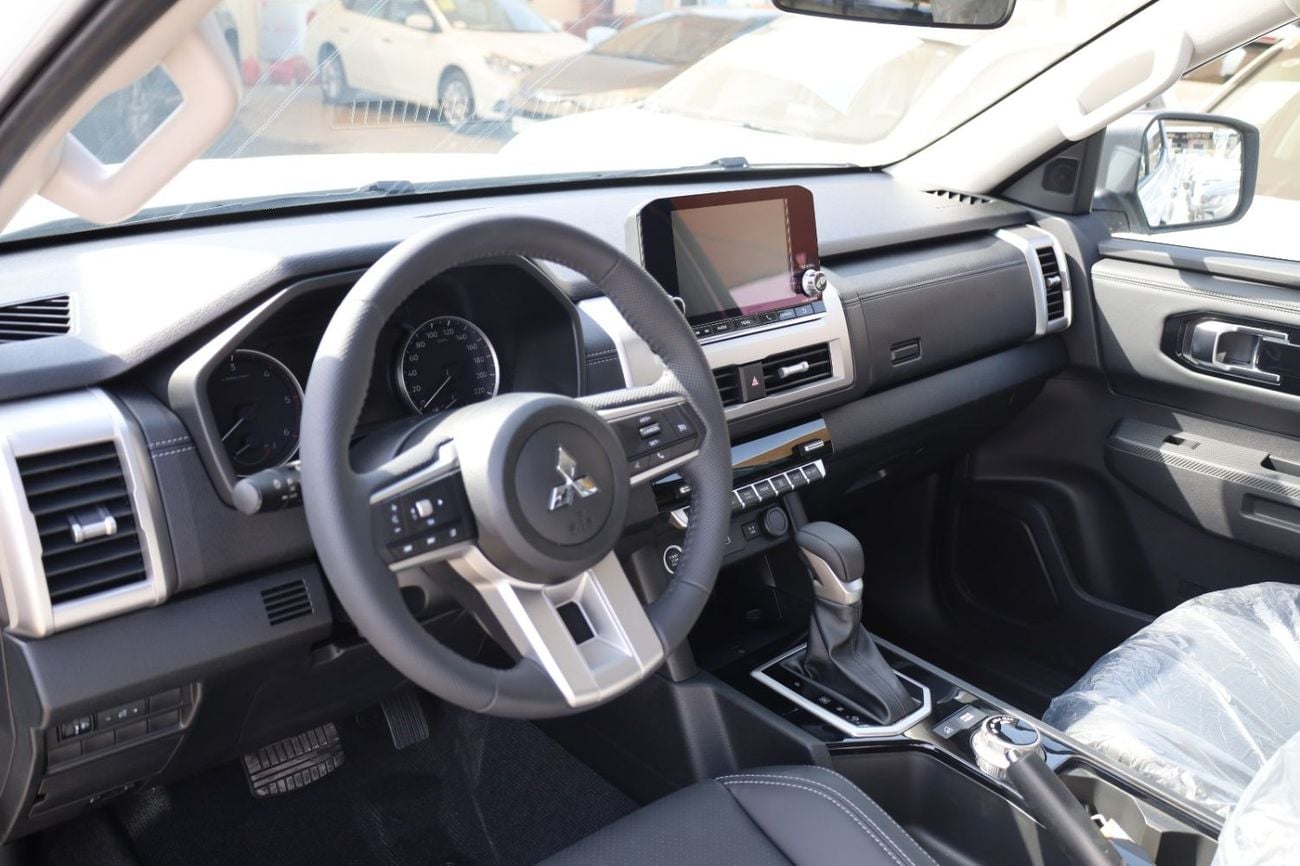Mitsubishi L200 DC SPORTERO 4WD 2.4L DIESEL AUTOMATIC TRANSMISSION ( FOR RE-EXPORT OUTSIDE GCC COUNTRIES)