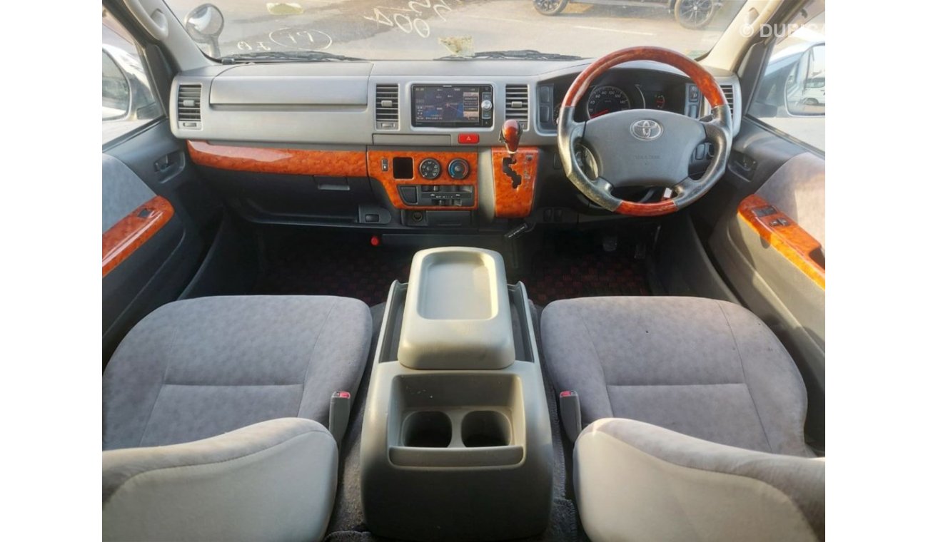Toyota Hiace TOYOTA HIACE VAN RIGHT HAND DRIVE (PM1638)
