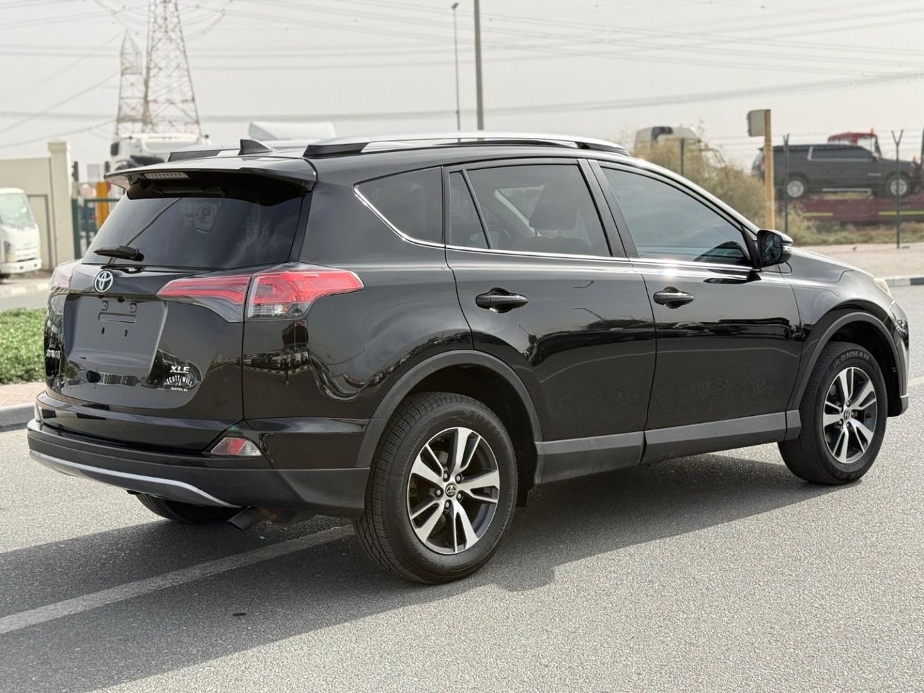 تويوتا راف ٤ XLE, leather seats, sunroof ,push start