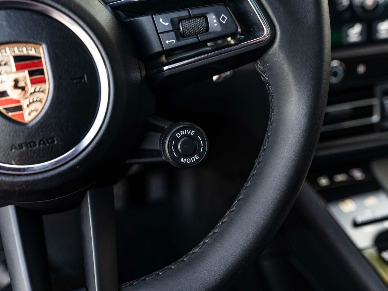 بورش ماكان Base