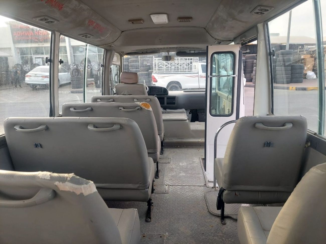 تويوتا كوستر 3.7L DIESEL 20 SEATER MANUAL TRANSMISSION ( FOR RE-EXPORT ONLY )