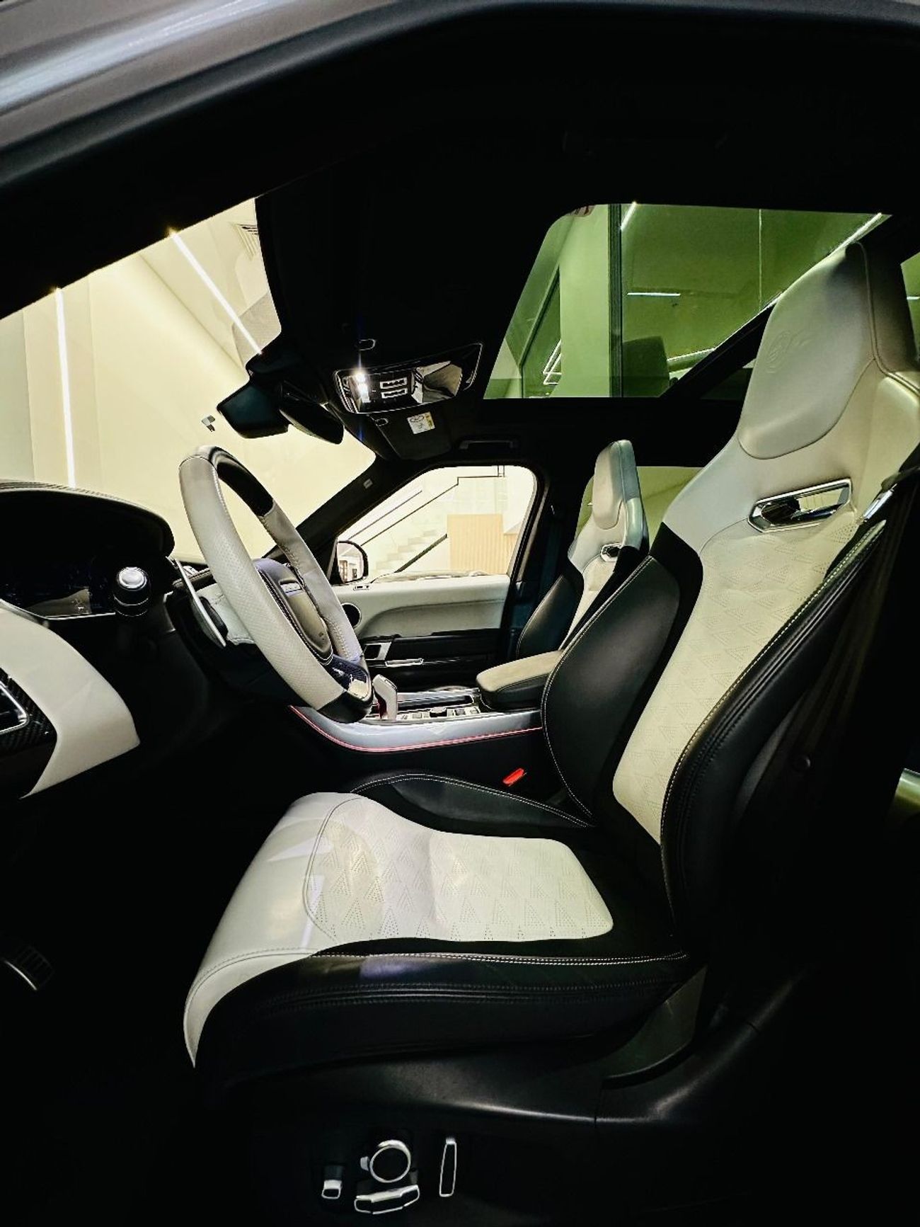 Land Rover Range Rover Sport AED 6,390 PM | SVR CARBON EDITION | UNDER WARRANTY | BRAND NEW CONDITION | LOW MILEAGE