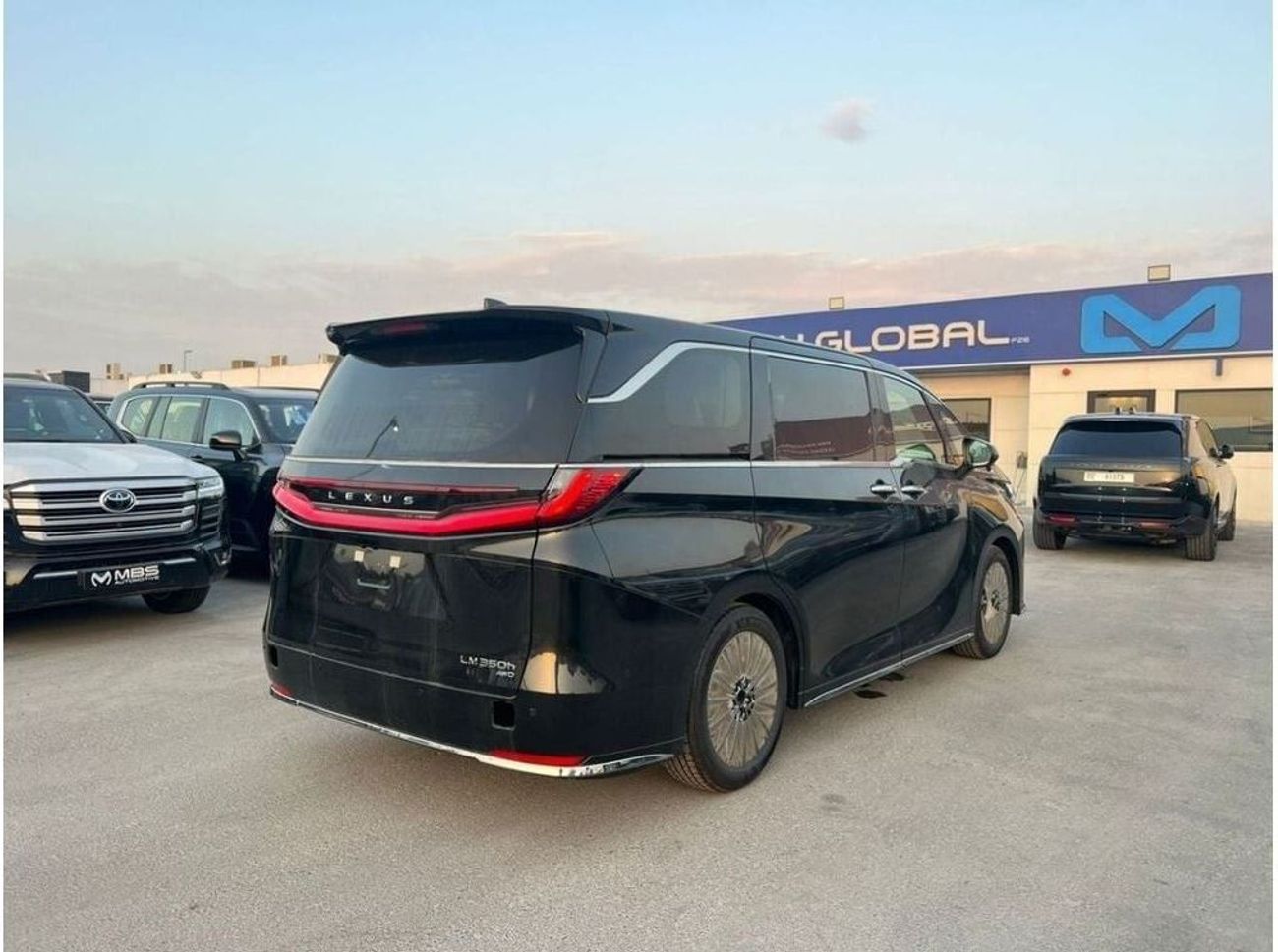 لكزس LM 350h VIP 4 Seater With TV