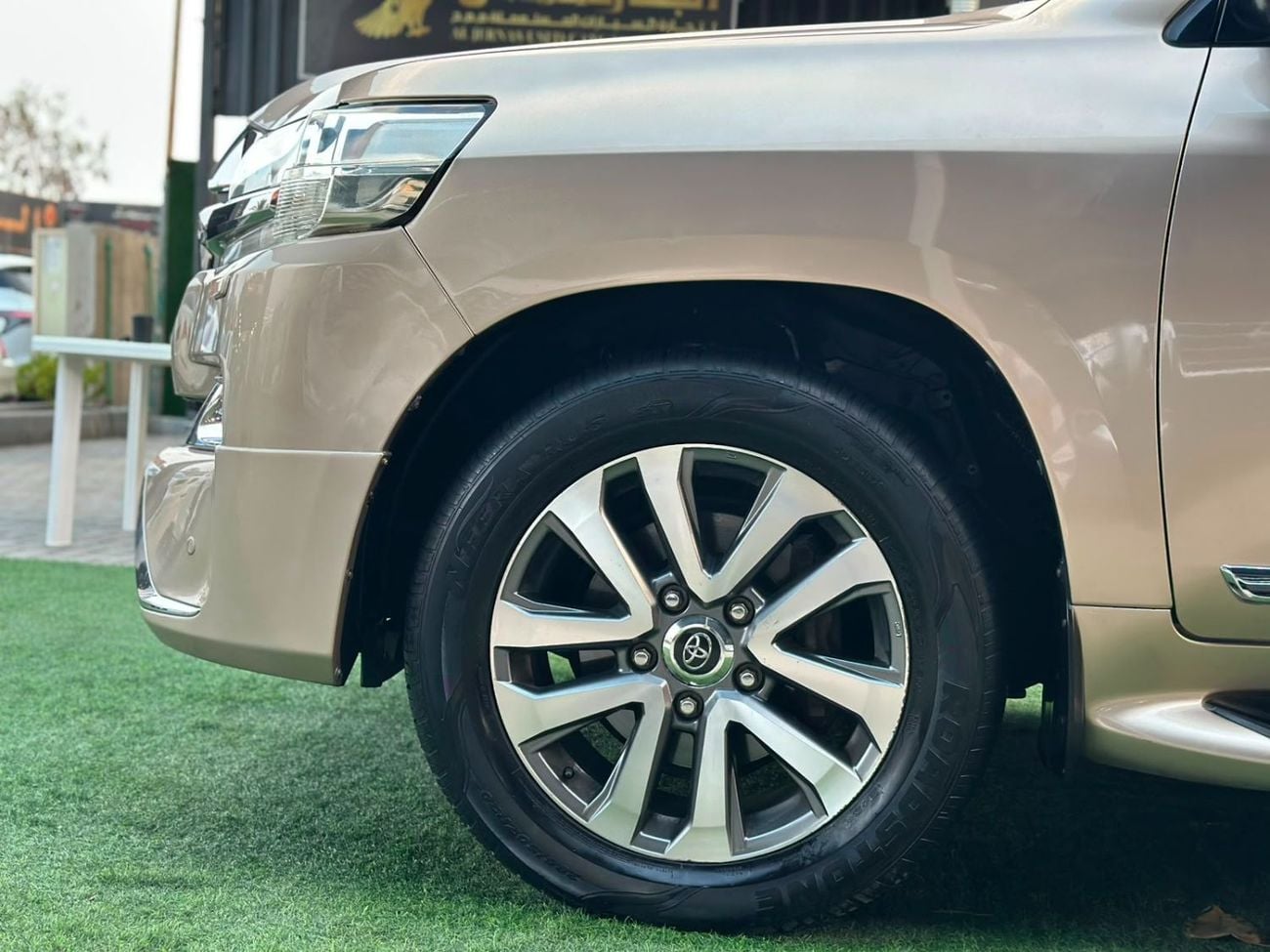 تويوتا لاند كروزر VXR