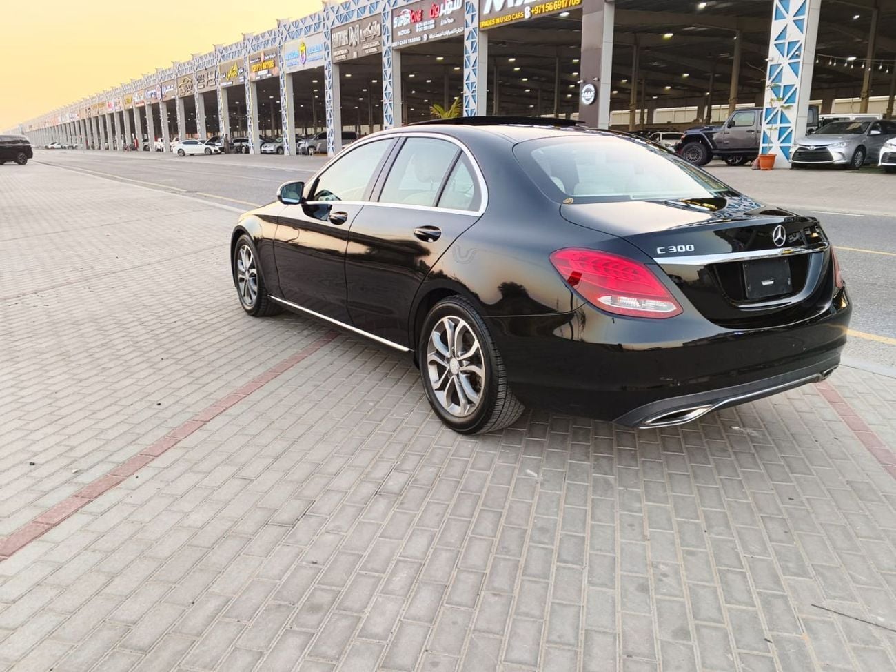 مرسيدس بنز C 300 قمة الأناقة! مرسيدس بنز C 300 موديل 2017 | حالة نظيفة جداً | 170,000 كم – رفاهية بسعر لا يُنافس!